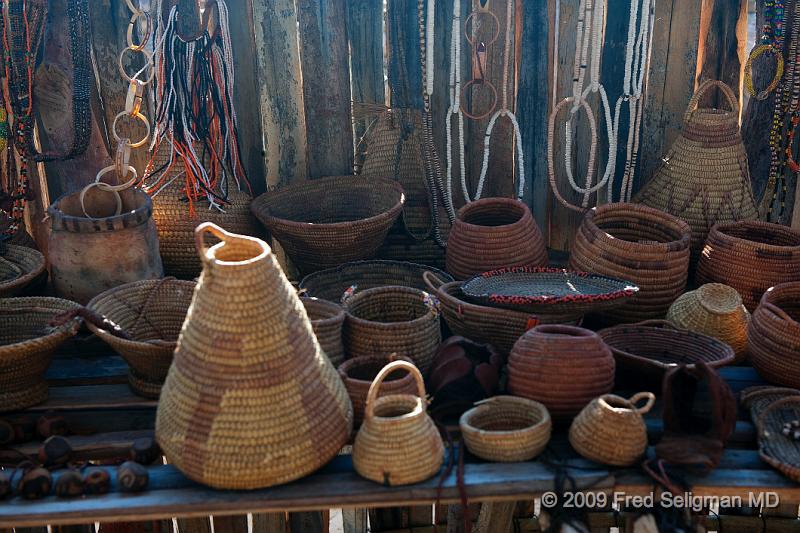 20090604_150350 D3 X1.jpg - Himba handicrafts